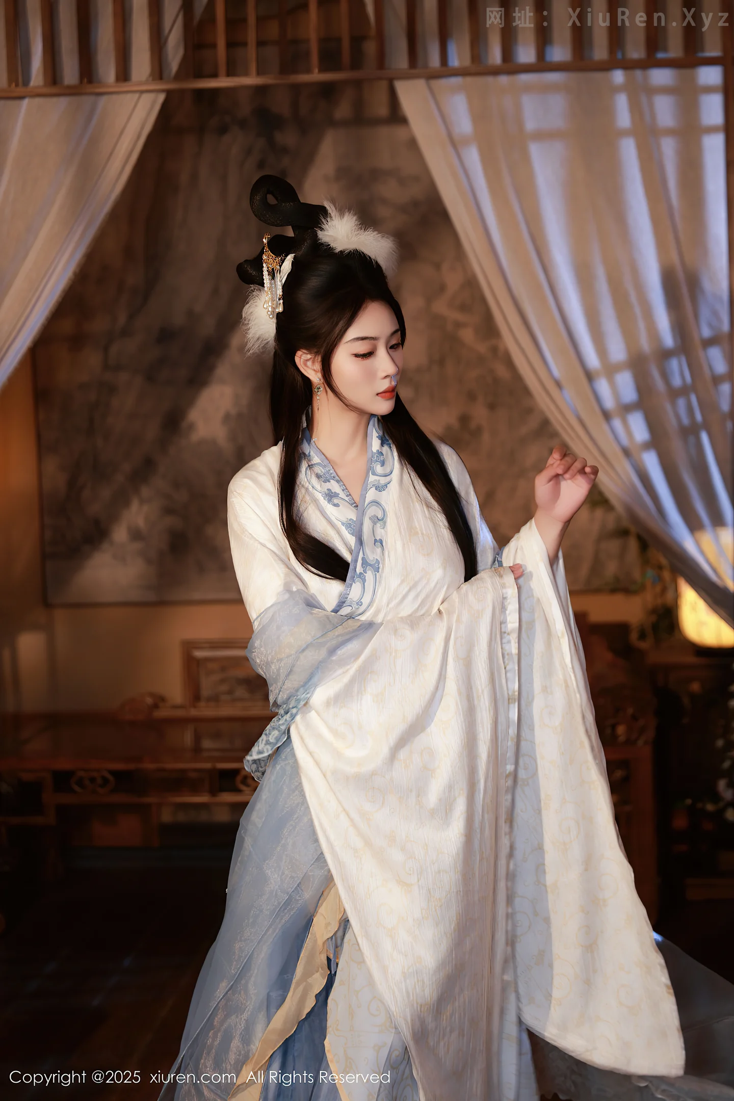 图片[4]-[XiuRen秀人网] VOL.10835 模特南乔中秋主题性感汉服装扮配超薄肉丝秀白嫩肌肤诱惑写真76P-秀人网官方网站